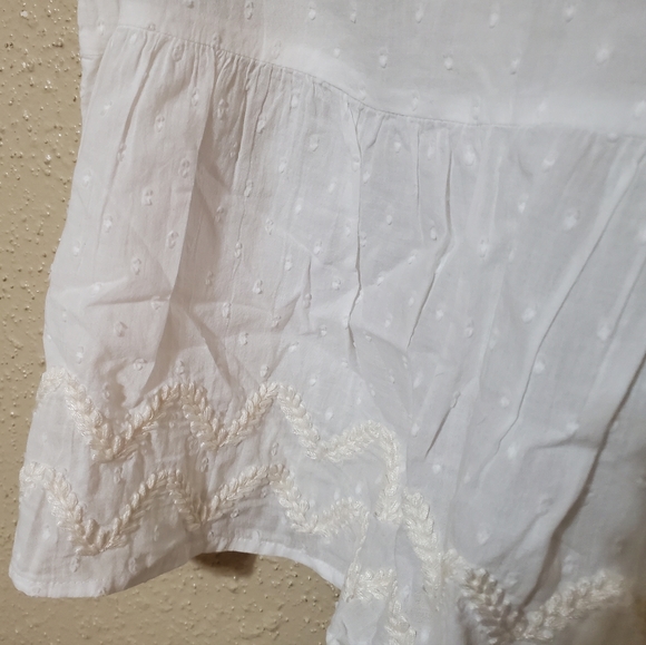 Women's Cute Old Navy Sleeveless Peplum Boho Top - Ivory Dot & Crochet Detail - Picture 5 of 9